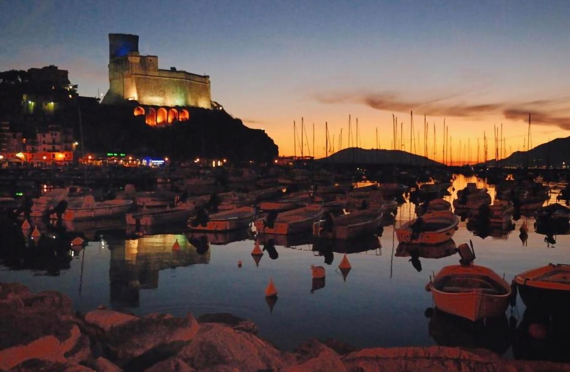 Affittacamere "In Piazzetta Da Vasco" Lerici Exterior photo