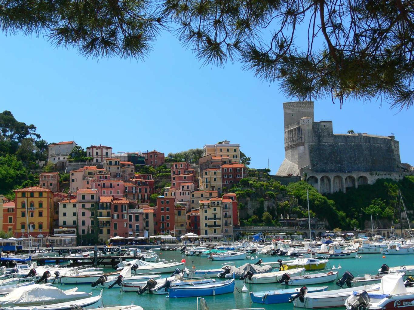 Affittacamere "In Piazzetta Da Vasco" Lerici Exterior photo
