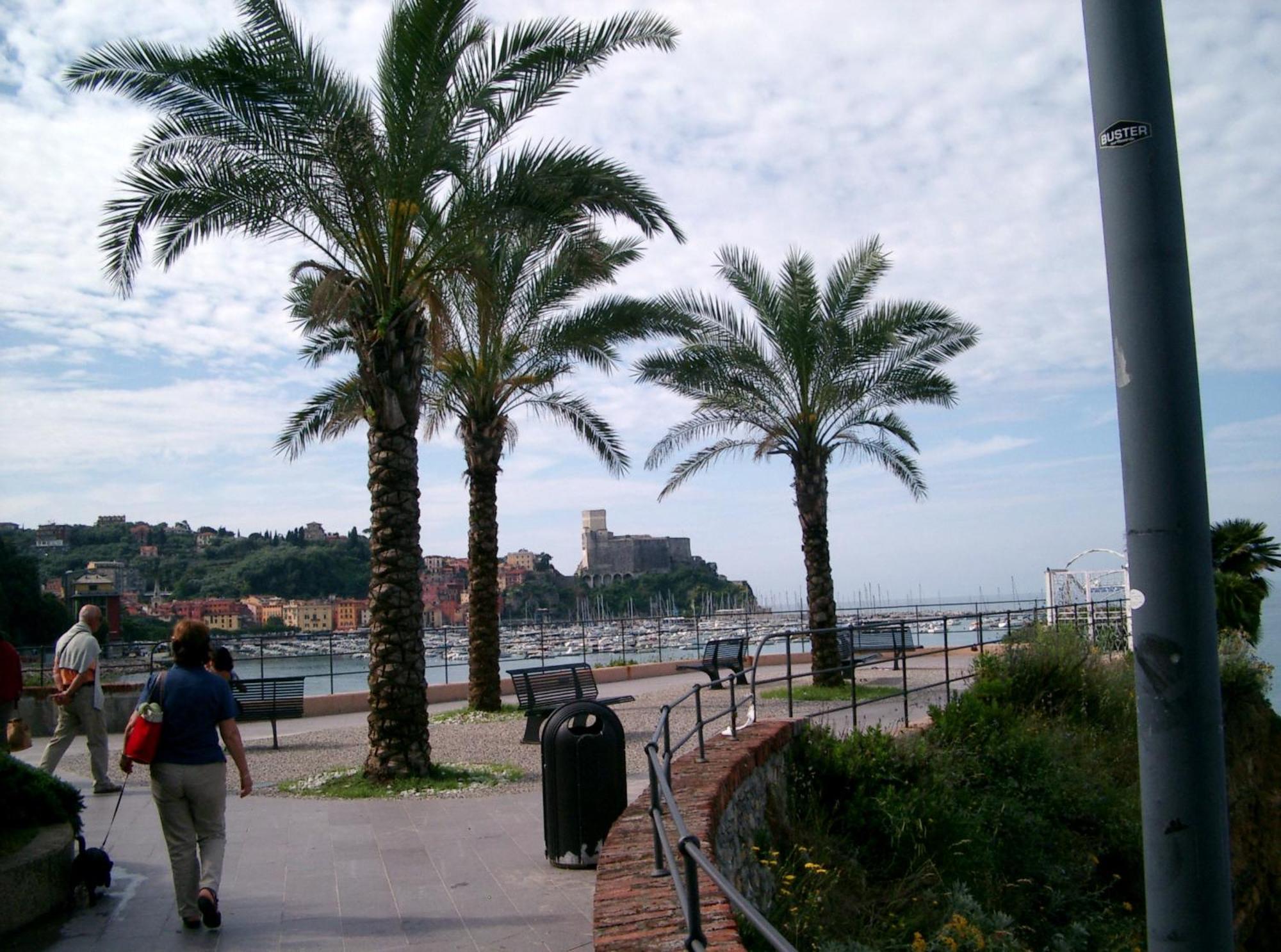 Affittacamere "In Piazzetta Da Vasco" Lerici Exterior photo