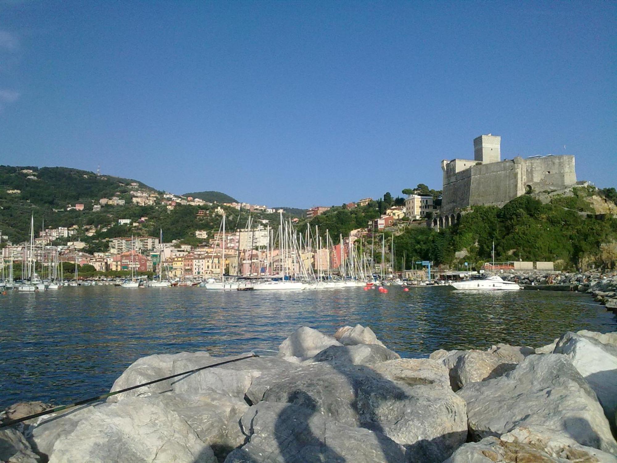 Affittacamere "In Piazzetta Da Vasco" Lerici Exterior photo