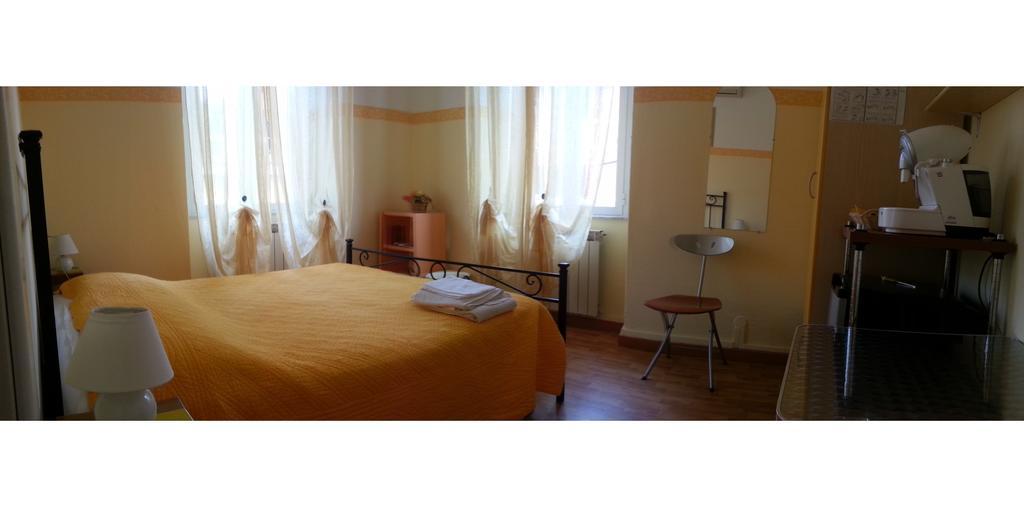 Affittacamere "In Piazzetta Da Vasco" Lerici Exterior photo